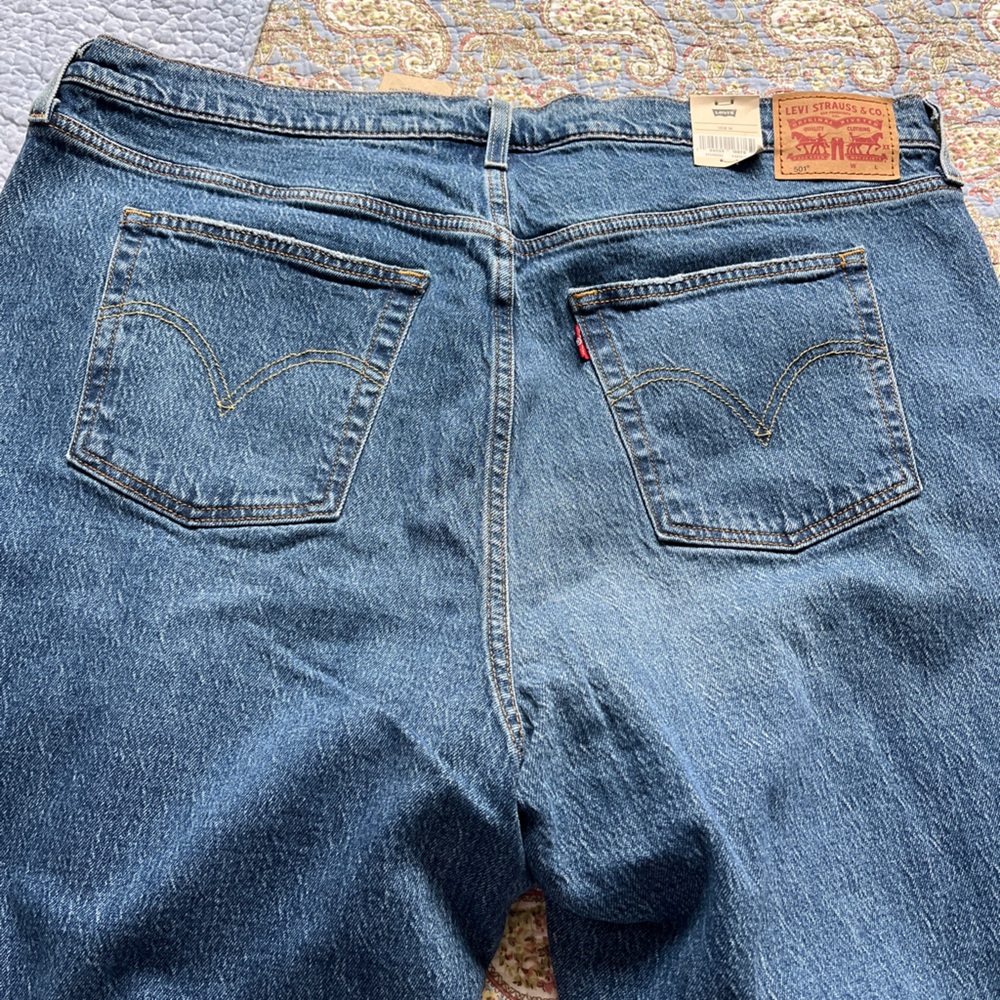 Levi's Blue Jeans 501 with Classic Style - Picture 6 of 10